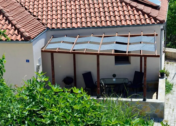 Rocky Coast-amazing View Of Meteora カランバカ